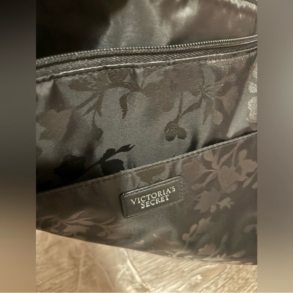 🖤 Victoria's Secret Black Floral Duffle Bag 🖤 - Picture 5 of 12
